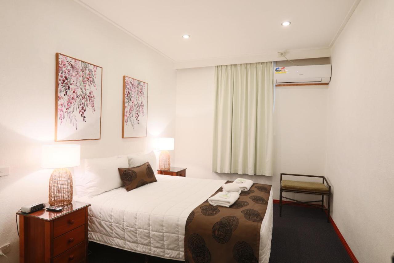The Esplanade Motel Lakes Entrance Exterior photo