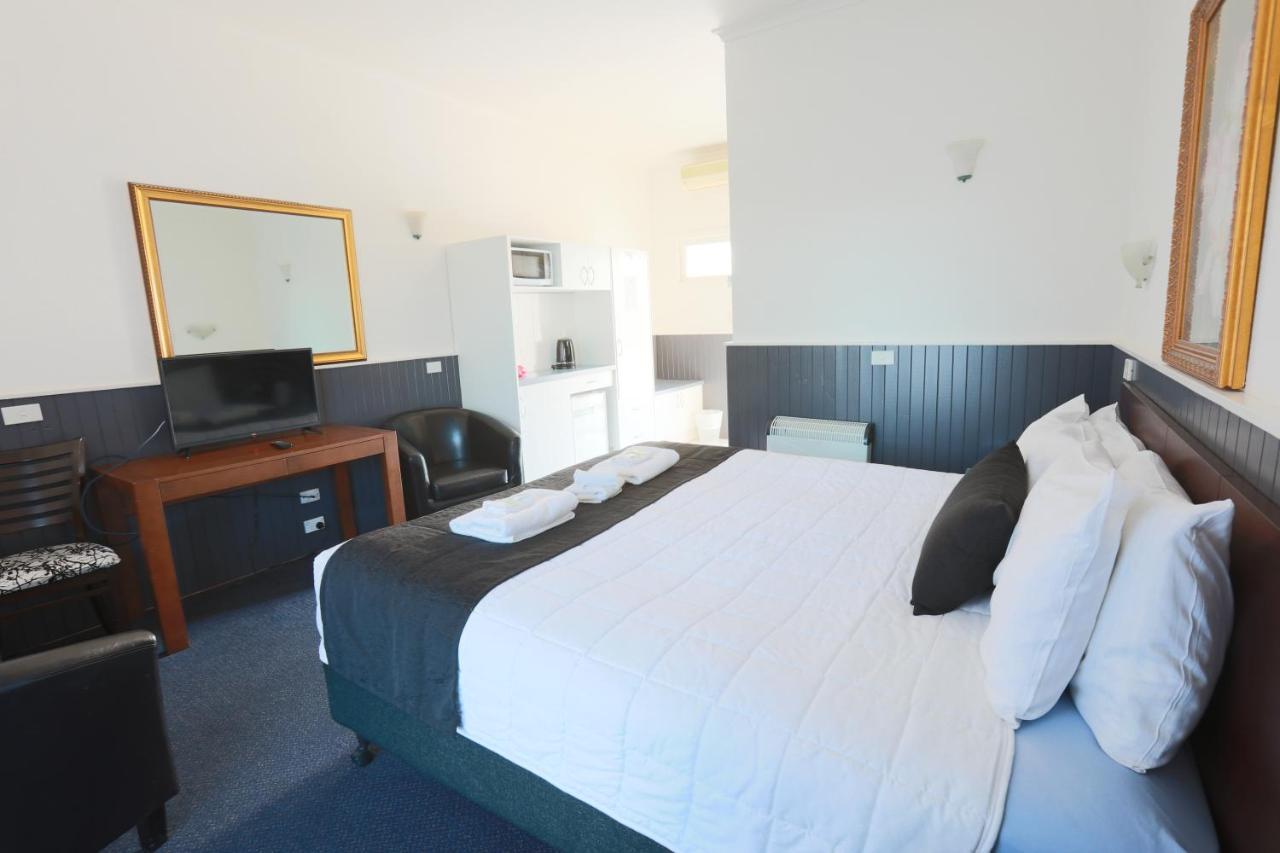 The Esplanade Motel Lakes Entrance Exterior photo