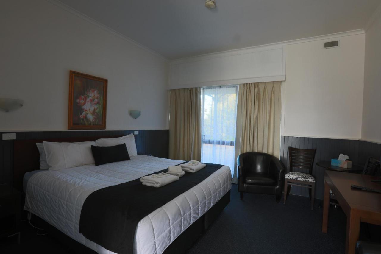 The Esplanade Motel Lakes Entrance Exterior photo