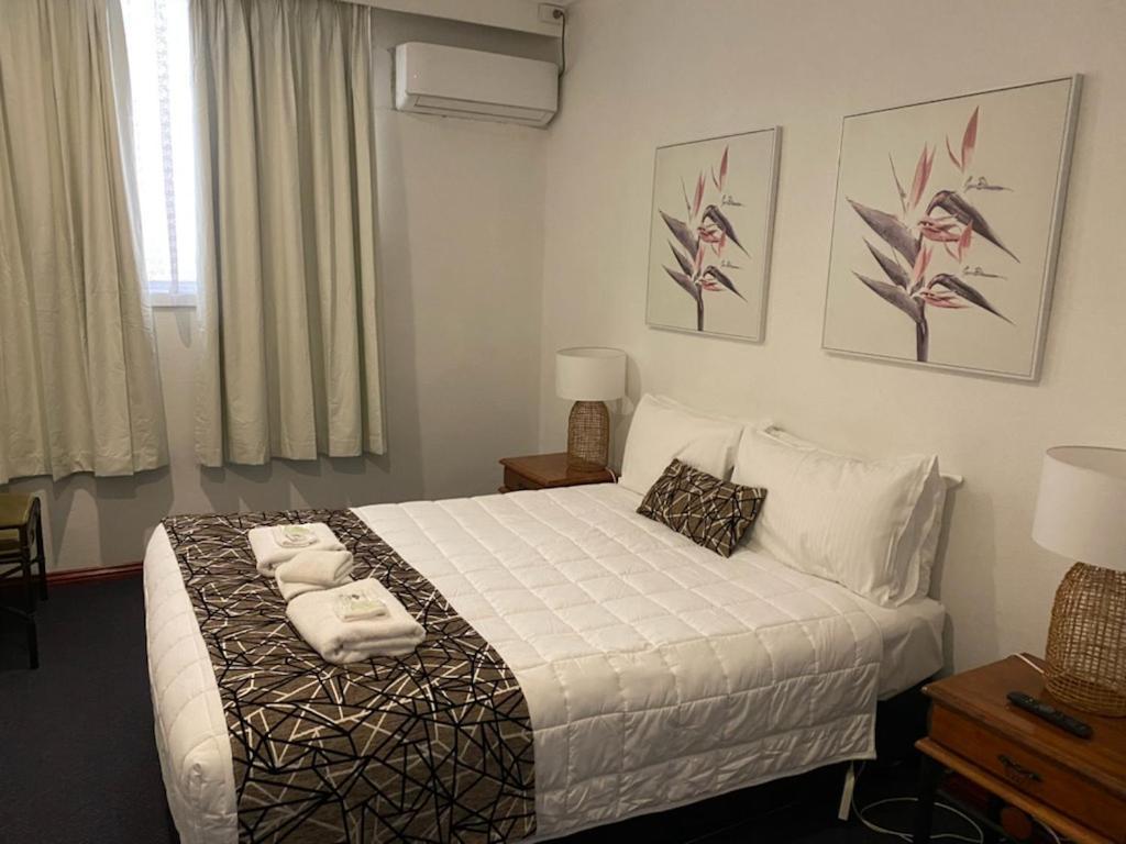 The Esplanade Motel Lakes Entrance Exterior photo
