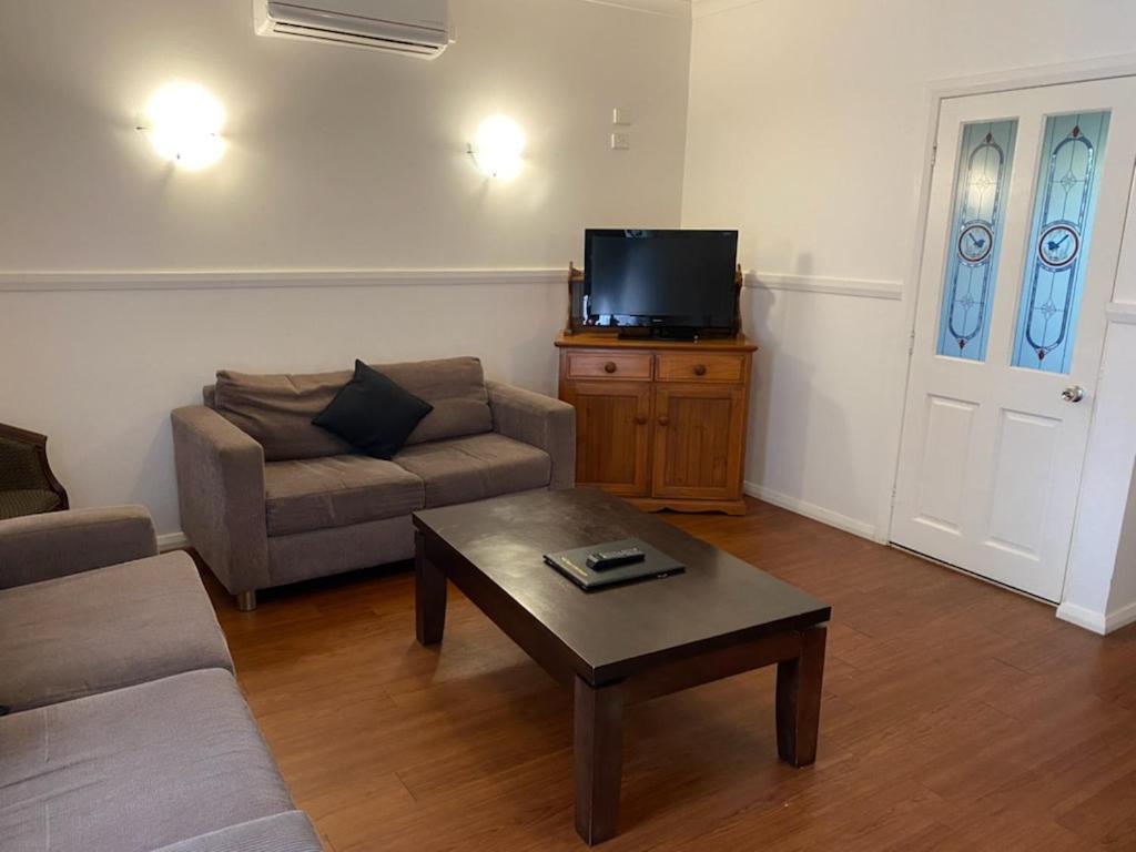 The Esplanade Motel Lakes Entrance Exterior photo