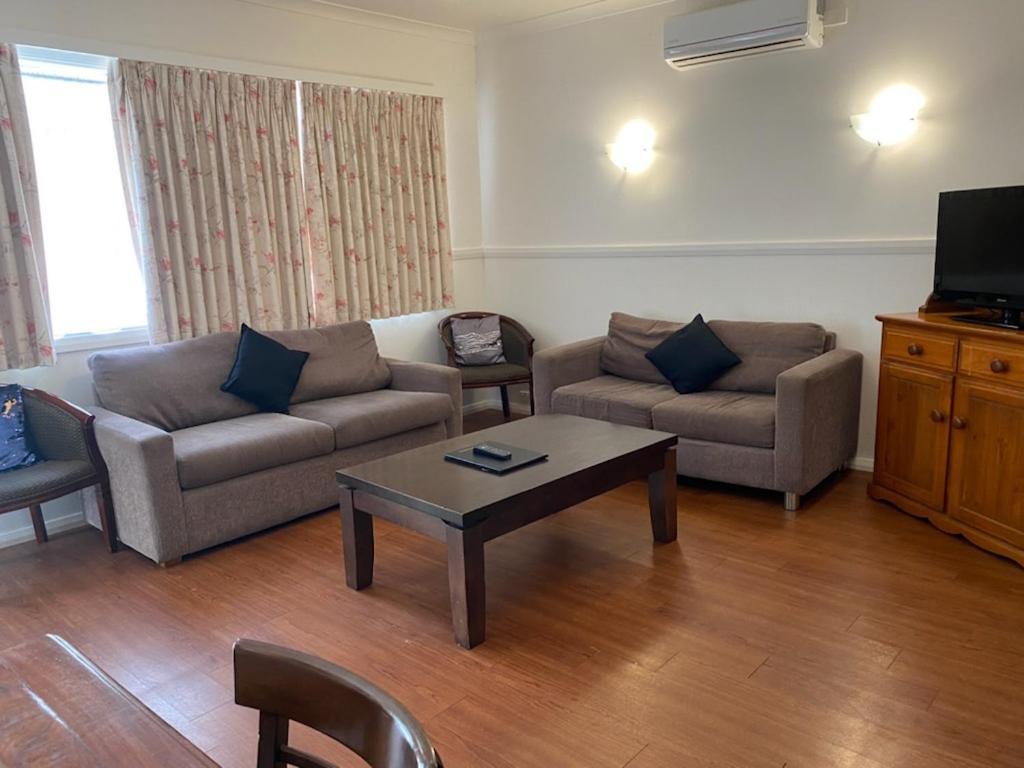 The Esplanade Motel Lakes Entrance Exterior photo