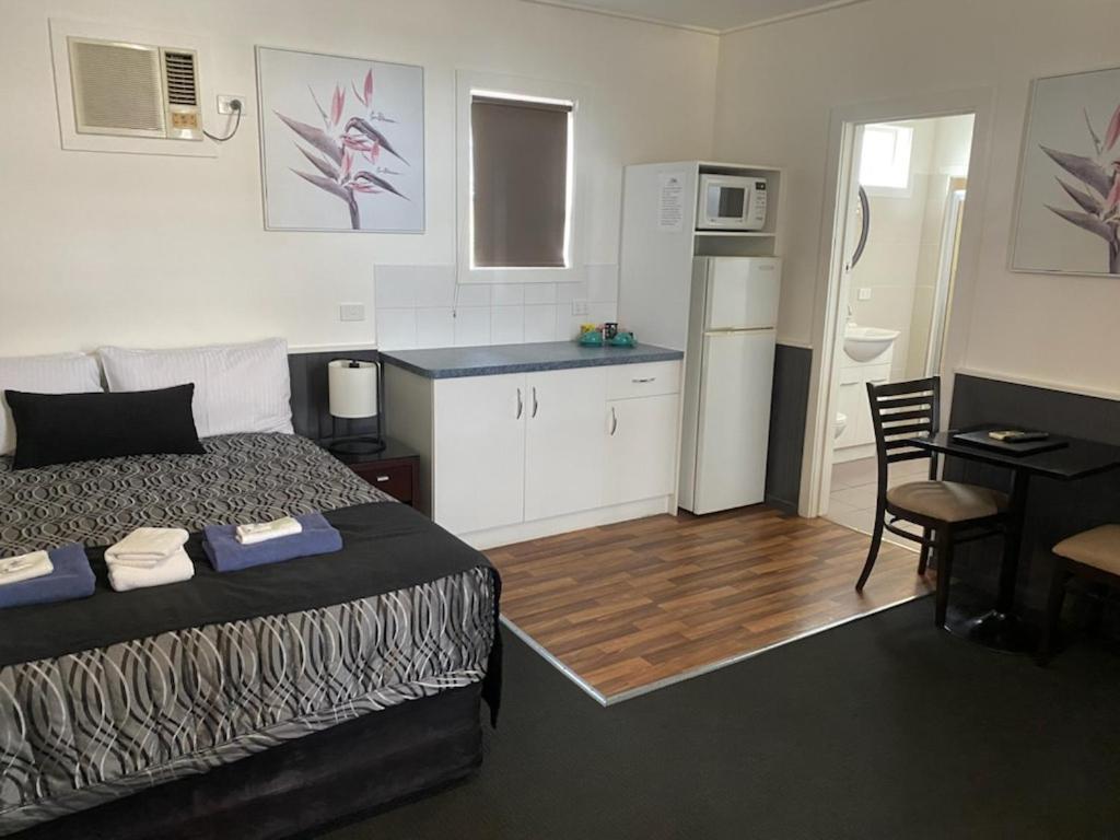 The Esplanade Motel Lakes Entrance Exterior photo